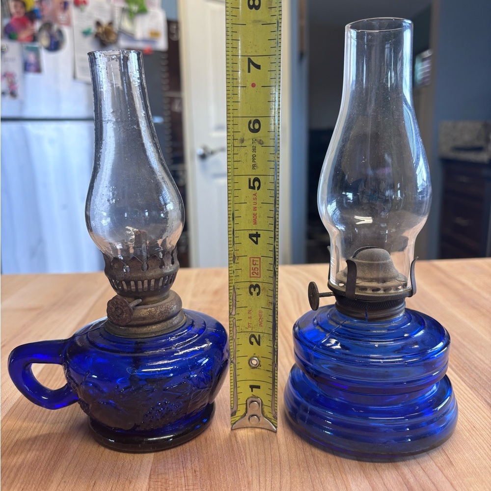 Set of 2 small oil lamps